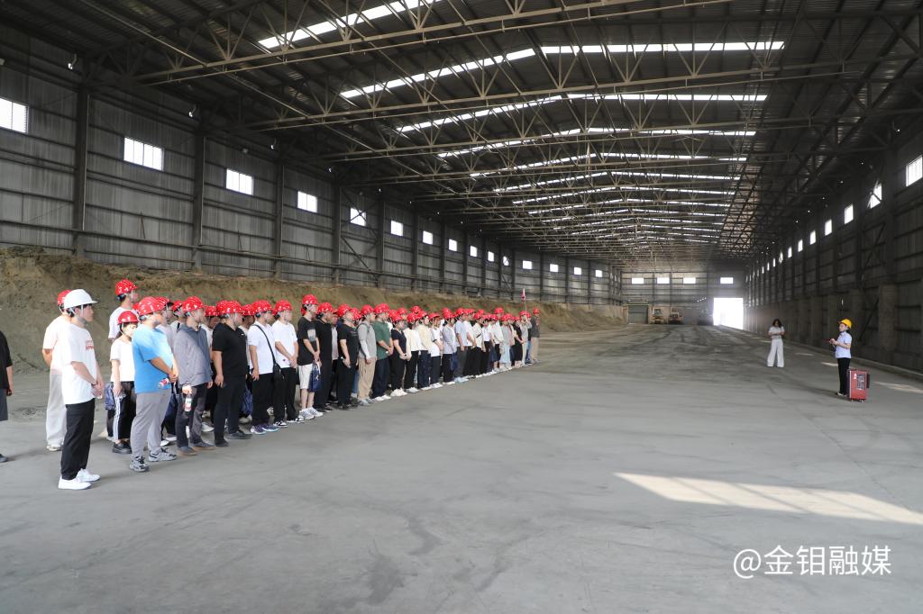 20250717--新起点+新力量:2025年新入职大学生深入ty8天游平台登录股份物流分公司探访钼业脉动+(5).JPG