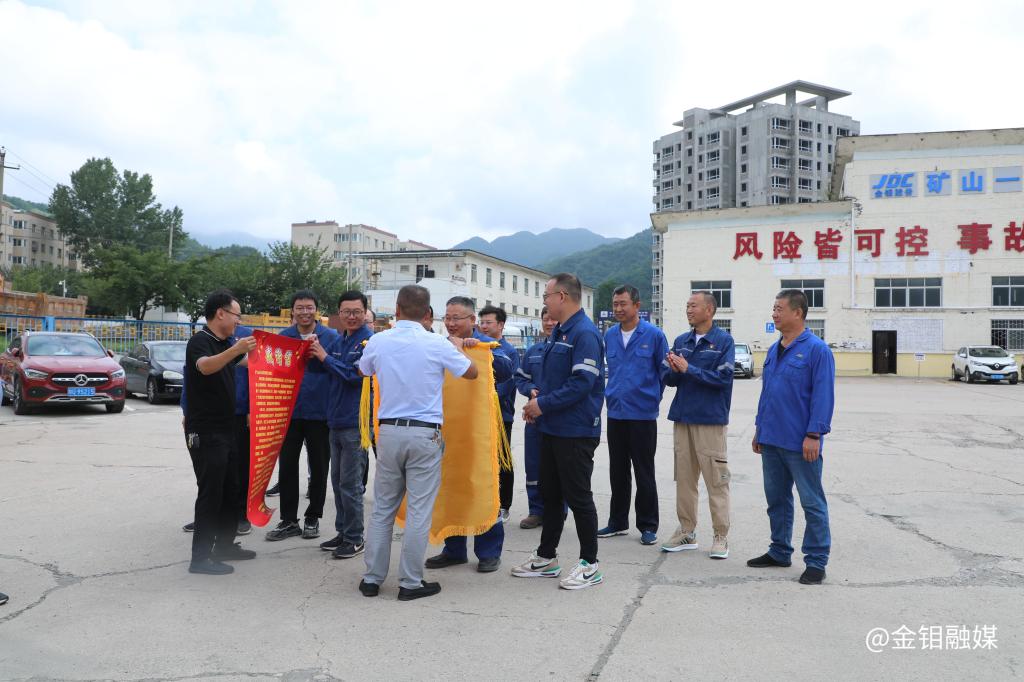 20230801-驻村办实事 锦旗表谢意 (3).JPG