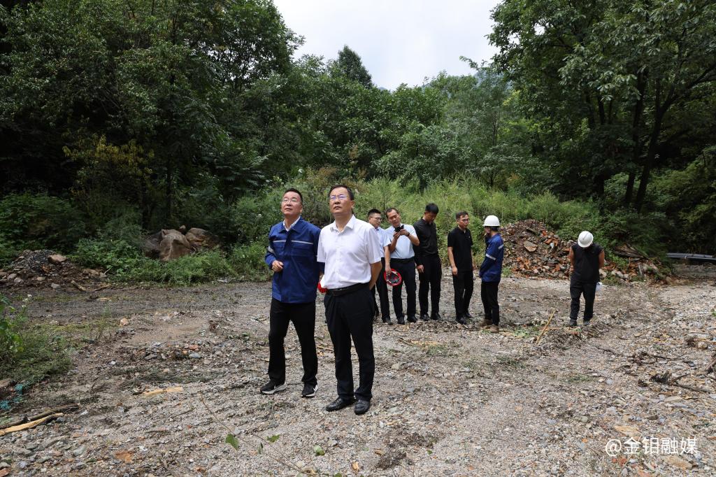 20250826-严平深入金堆矿区指导防汛工作 (3).jpg